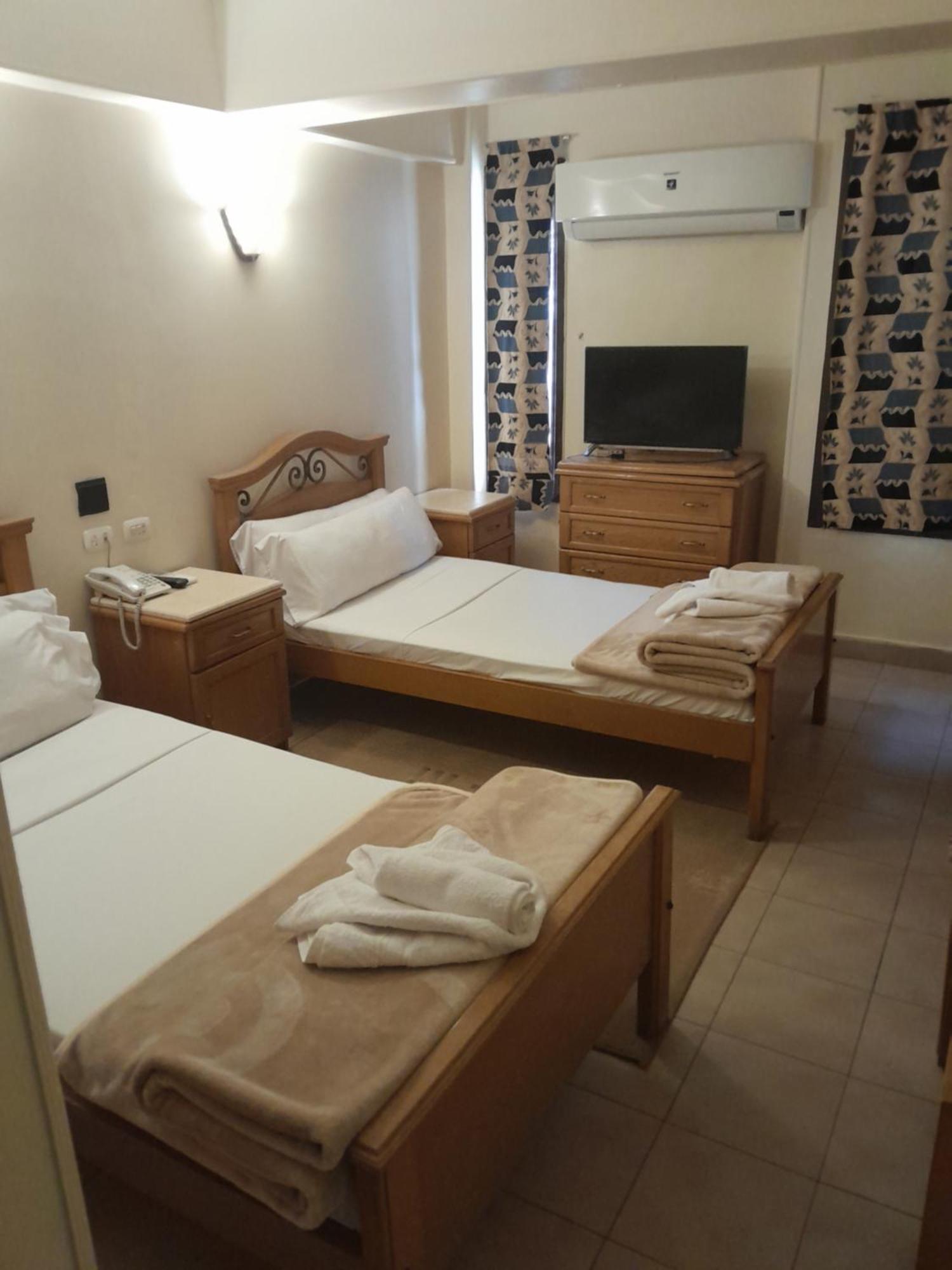 Applicators Hotel Абу Симбел Екстериор снимка